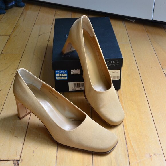 KENNETH COLE Heels Pumps Size 9M - Picture 1 of 11